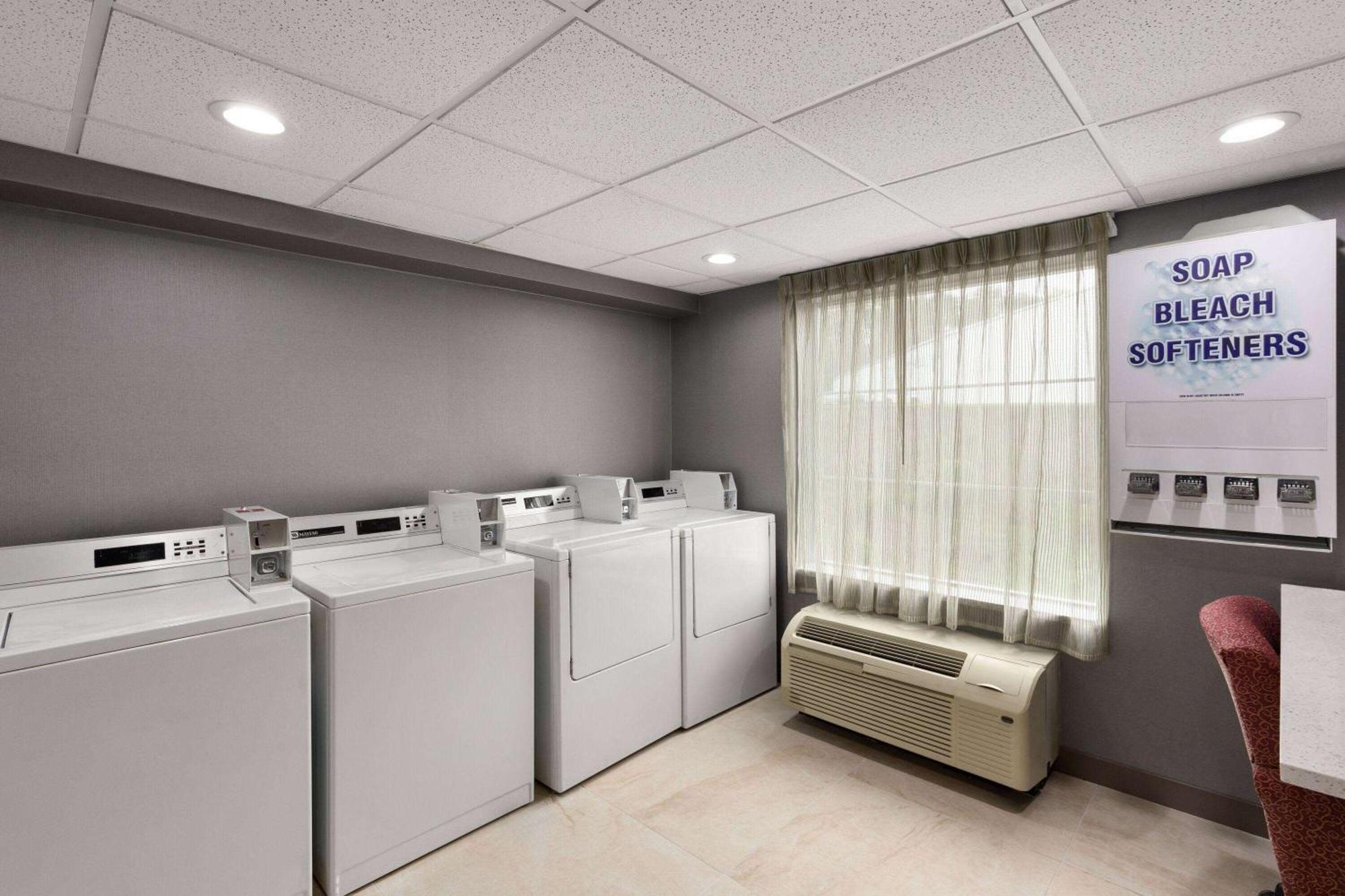 La Quinta By Wyndham Knoxville Central Papermill Extérieur photo
